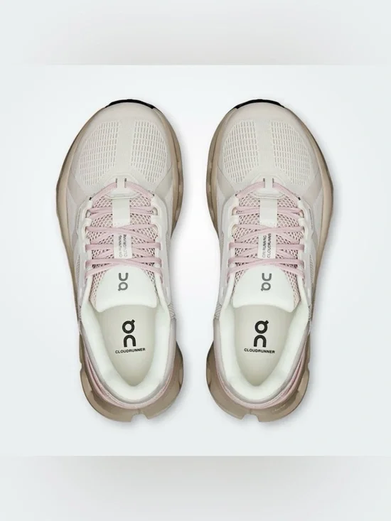 On Cloudrunner 2 - Picture 2 of 3